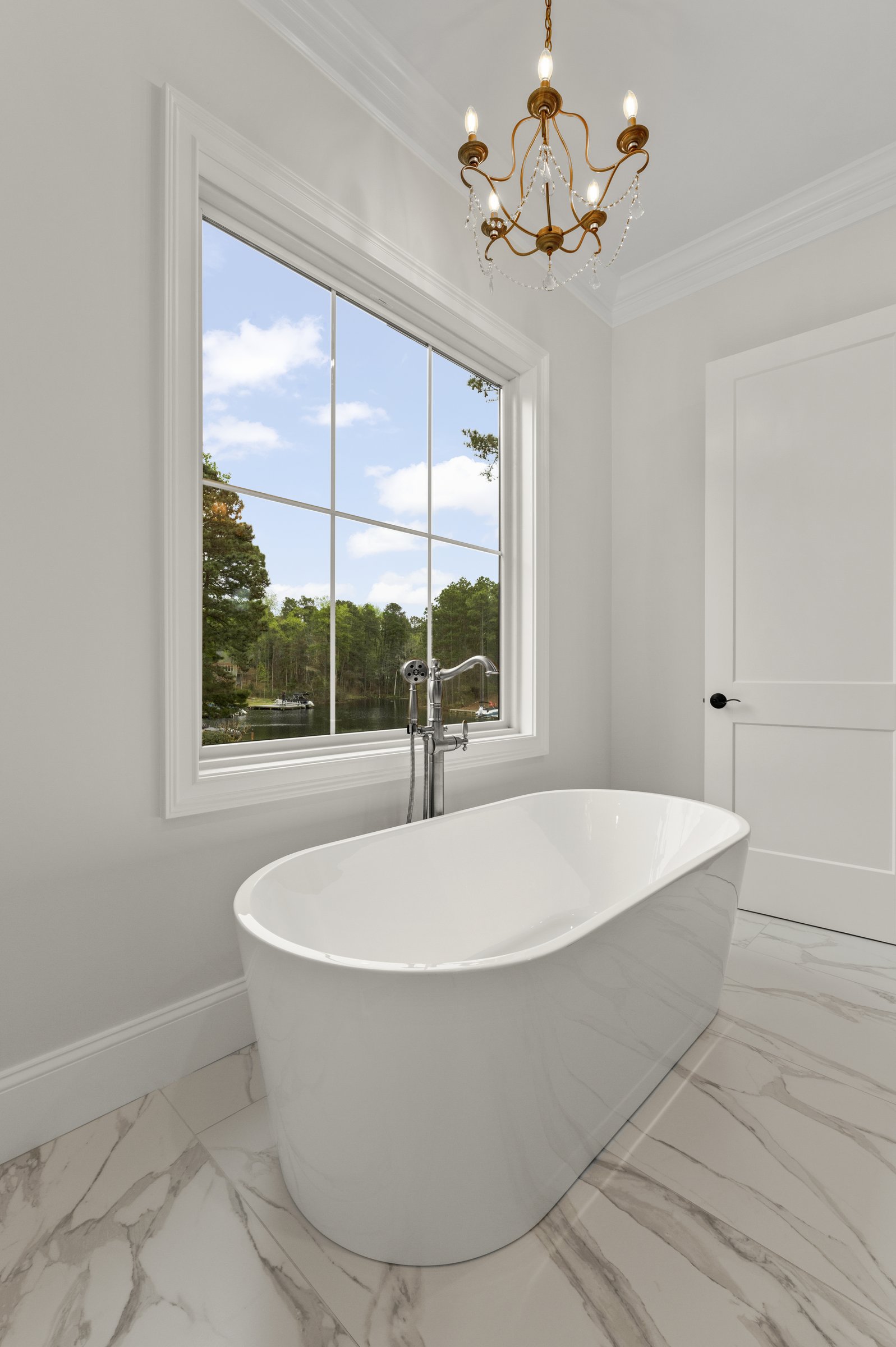 Lakeside custom home on Lake Auman in Seven Lakes NC — freestanding tub